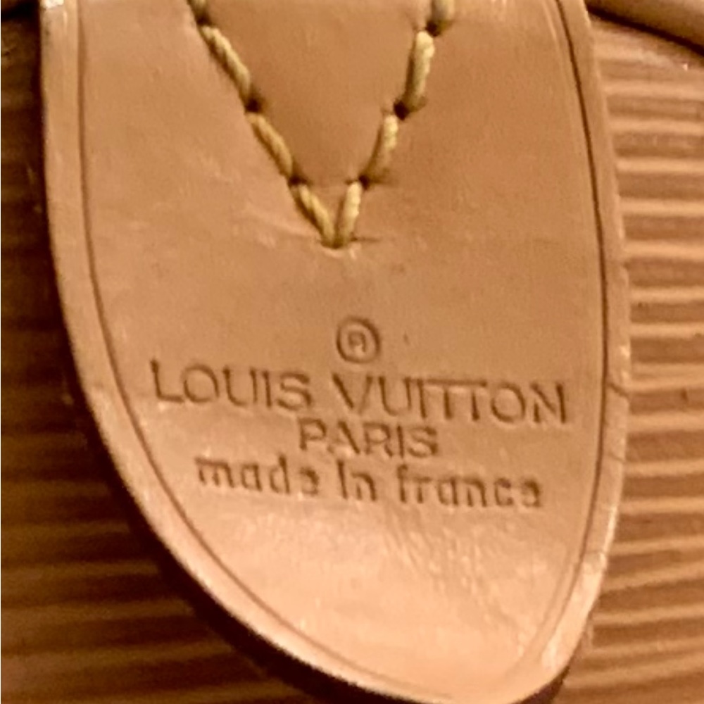 Authentic Louis Vuitton epi Kepall 55 - Picture 8 of 8